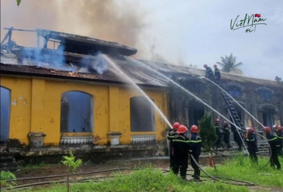 Toàn cảnh Di tích Quốc Tử Giám Triều Nguyễn cháy lớn gây hư hỏng nặng nề