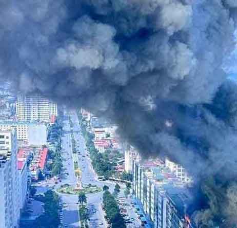 Hot!!! Cháy rất lớn trên nóc Chung cư Cát Tường, đối diện San San, thành phố Bắc Ninh